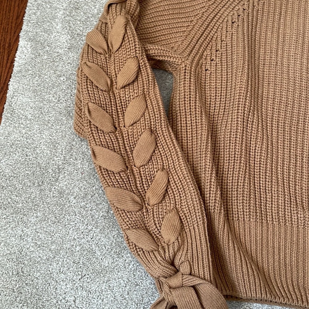 H&M Sweater - Picture 2 of 4
